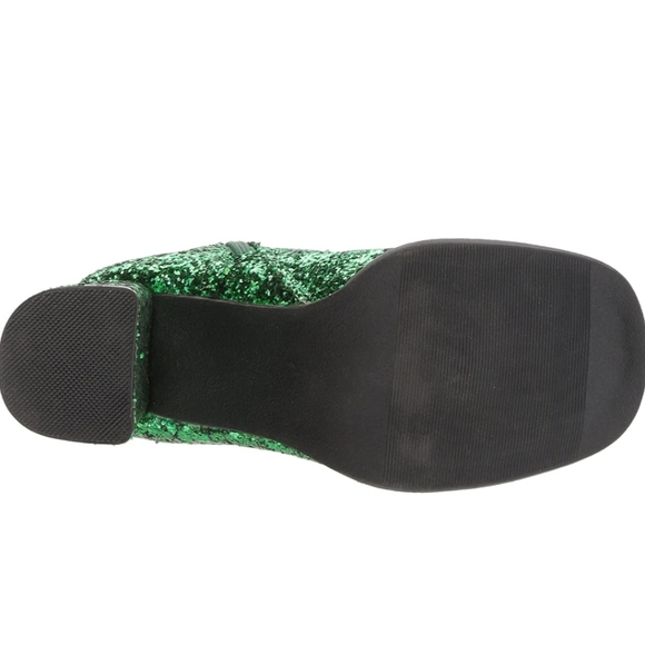 Ellie - Picture 2 of 5